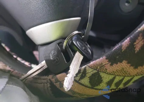 2004 Scion Xb Base (A4) z USA, uszkodzony, nr VIN JTLKT324040161377